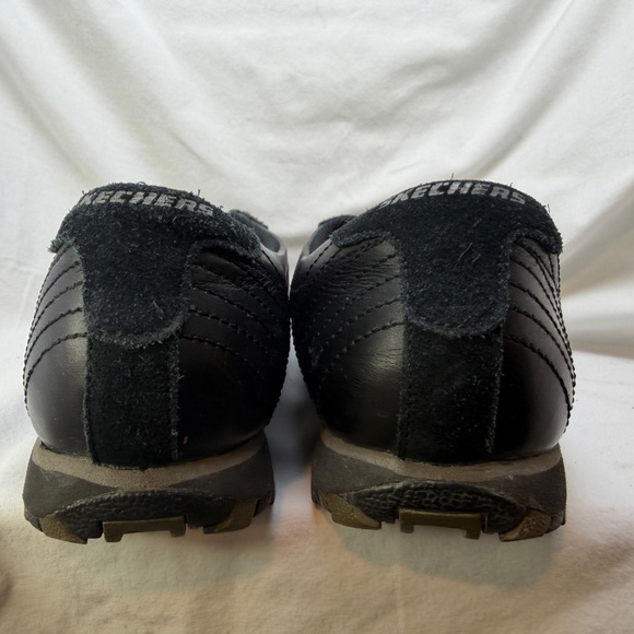 Skechers Slip On Sneakers Womens Size 8 Black Biking Comfort Walking Leather - Picture 3 of 7